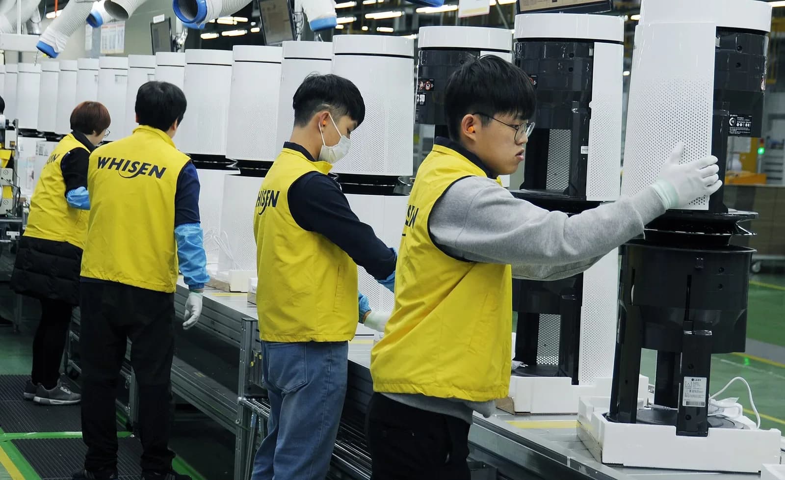LG Electronics air-purifier production in Changwon, 2017